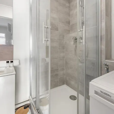 Апартаменты Beautiful 2 Bedroom With Balcony Center Вийёрбан