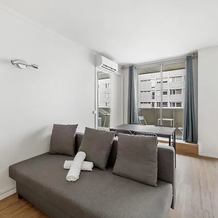 Beautiful 2 Bedroom With Balcony Center Апартаменты *